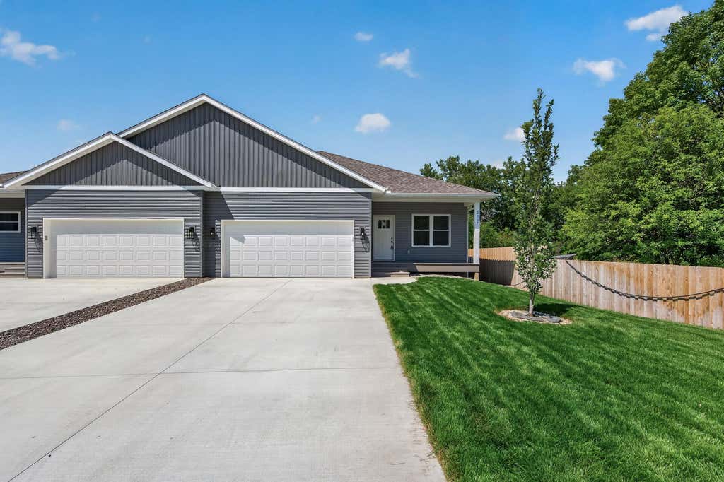 Photo of 2357 7th Ave AVE E, North Saint Paul, MN 55109 (MLS # 7129779)