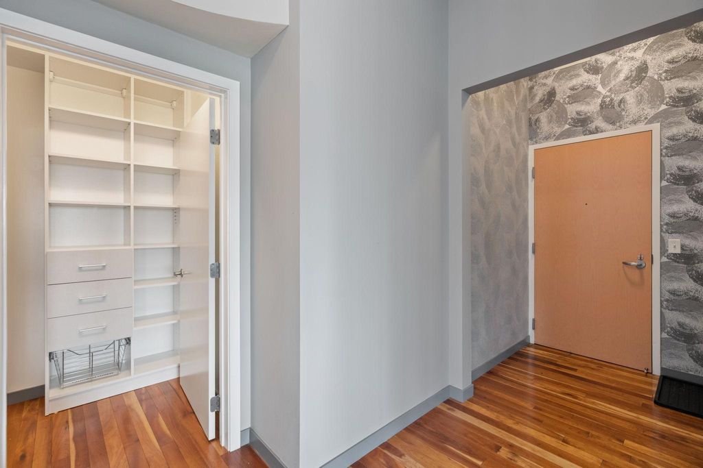 Photo of 929 Portland Avenue #2501, Minneapolis, MN 55404 (MLS # 7014742)