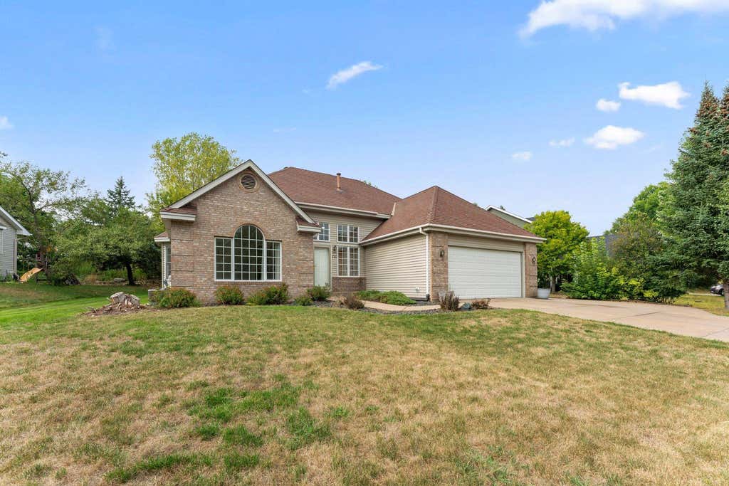 Photo of 2320 Parkview Lane, Woodbury, MN 55125 (MLS # 7132371)