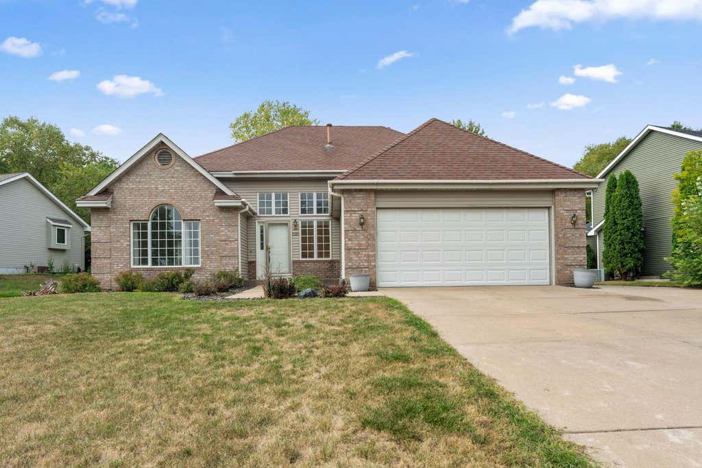 Photo of 2320 Parkview Lane, Woodbury, MN 55125 (MLS # 7132371)