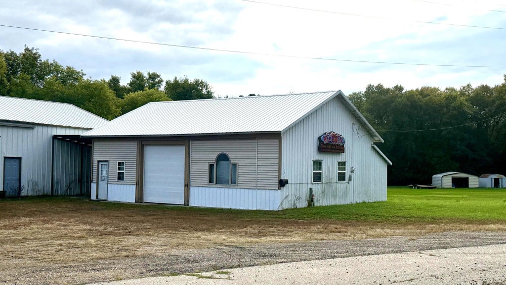 Photo of 510 E 2nd Street, Morton, MN 56270 (MLS # 7150416)