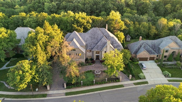 11631 WELTERS WAY, EDEN PRAIRIE, MN 55347 - Image d812c056fb7b9d75615eb171ea97889f/448106646
