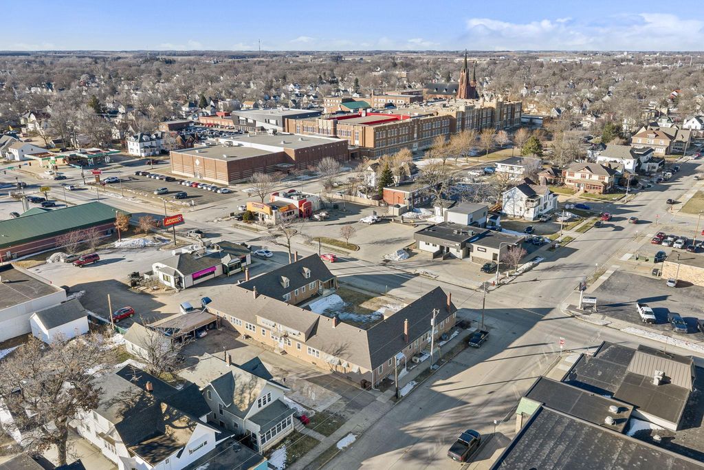 Photo of 301 W Oakland Avenue #5, Austin, MN 55912 (MLS # 7009426)