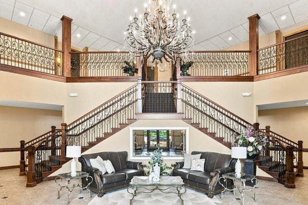 150 E TRAVELERS TRL APT 323, BURNSVILLE, MN 55337 - Image d8294ba7afa542e7019e2dc38a6ef90e/522958210