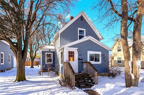 Photo of 724 8th Avenue NW, Faribault, MN 55021 (MLS # 7003101)