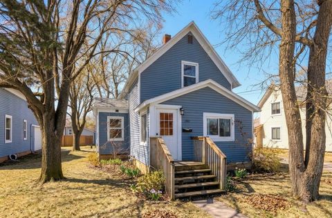 Photo of 724 8th Avenue NW, Faribault, MN 55021 (MLS # 7003101)