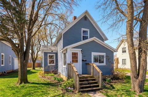 Photo of 724 8th Avenue NW, Faribault, MN 55021 (MLS # 7003101)