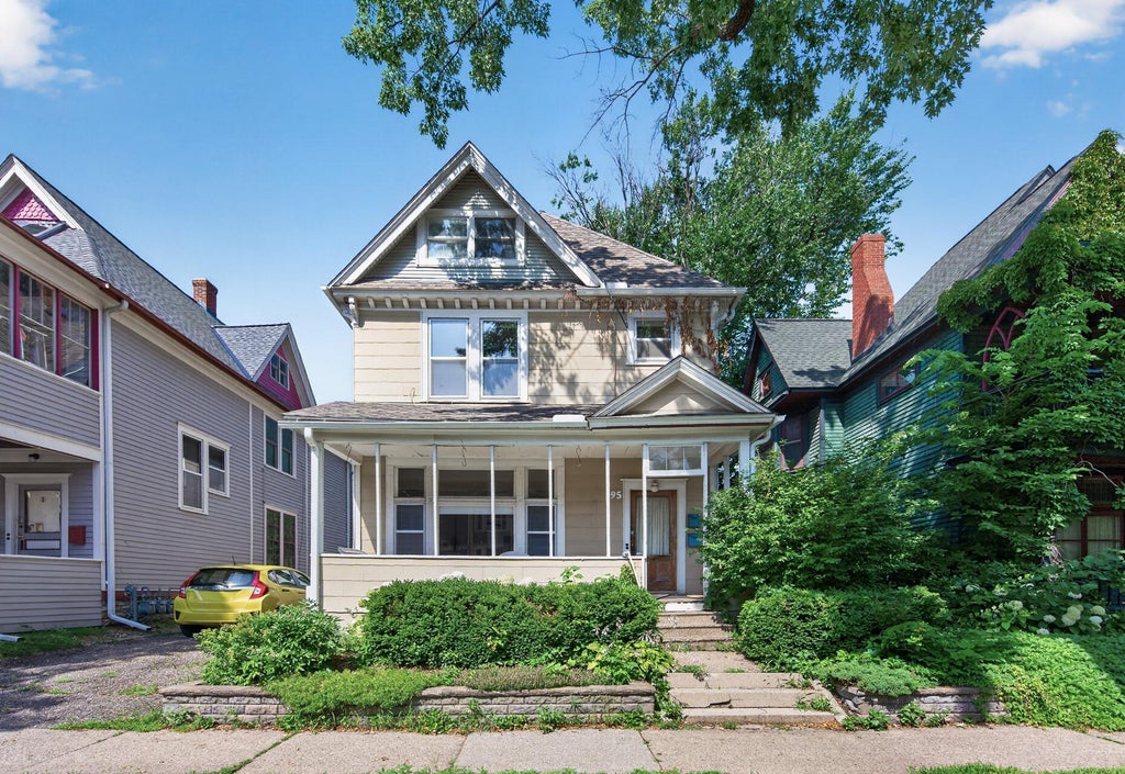 Photo of 95 Victoria Street N, Saint Paul, MN 55104 (MLS # 7108677)