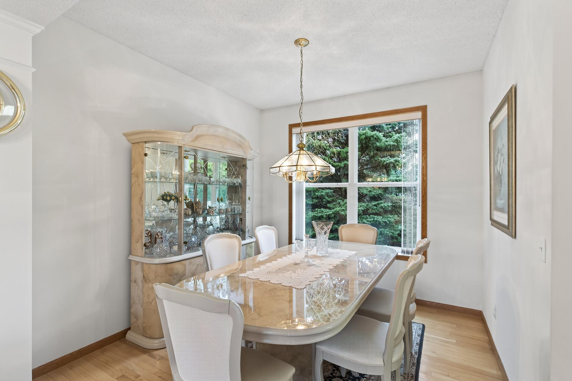 1573 Johnny Cake Alcove