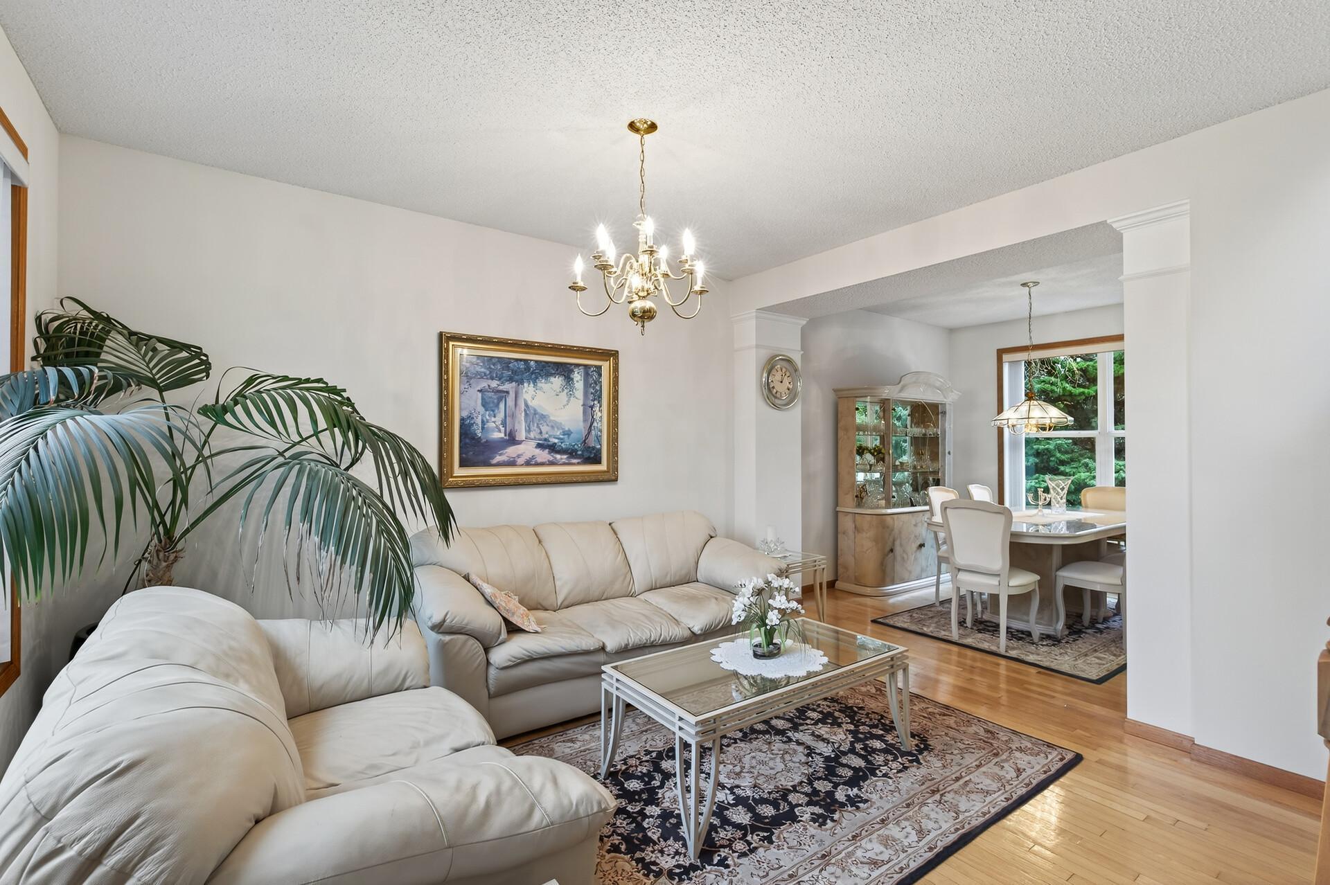1573 Johnny Cake Alcove