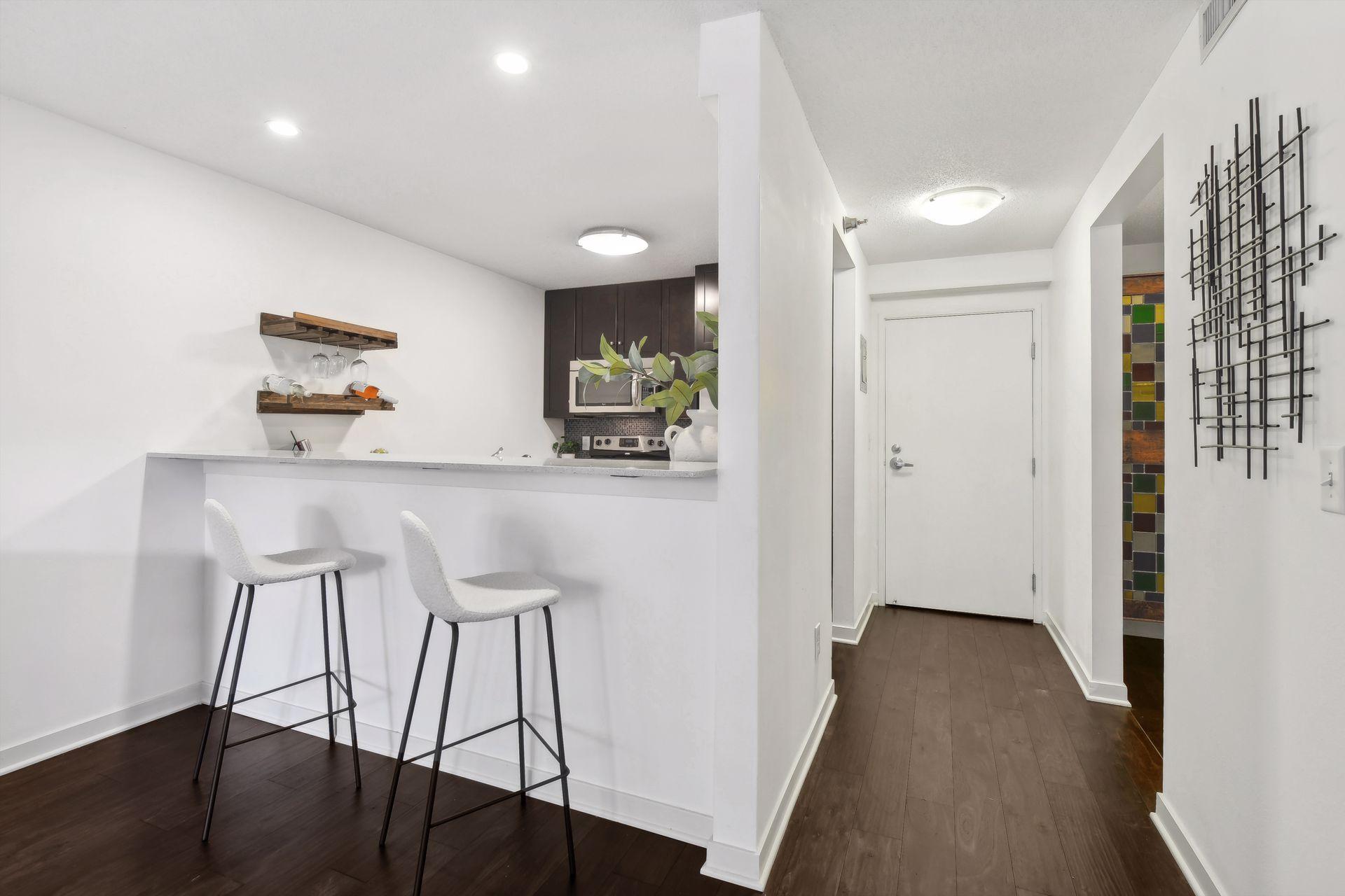 48 Groveland Terrace B106