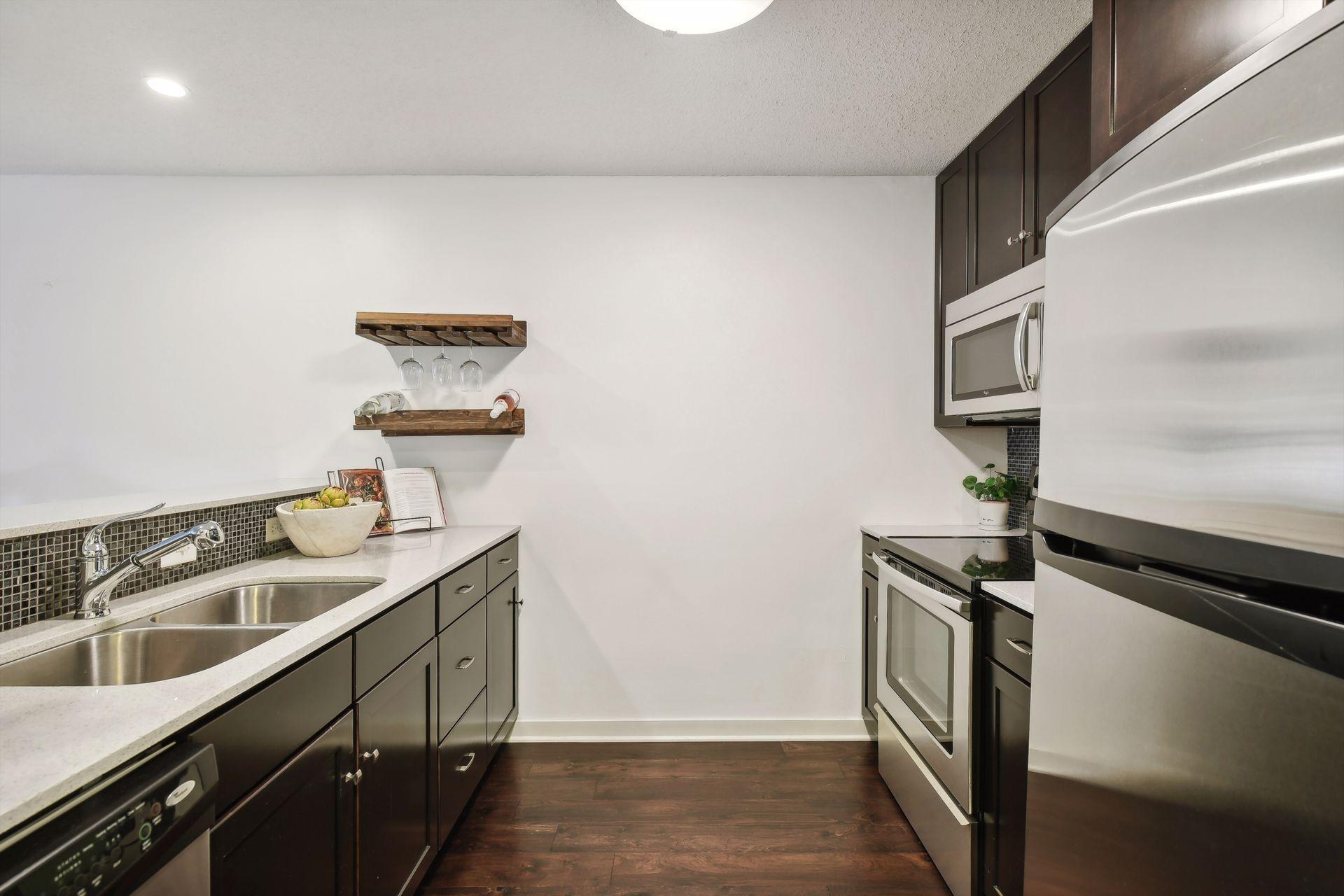 48 Groveland Terrace B106