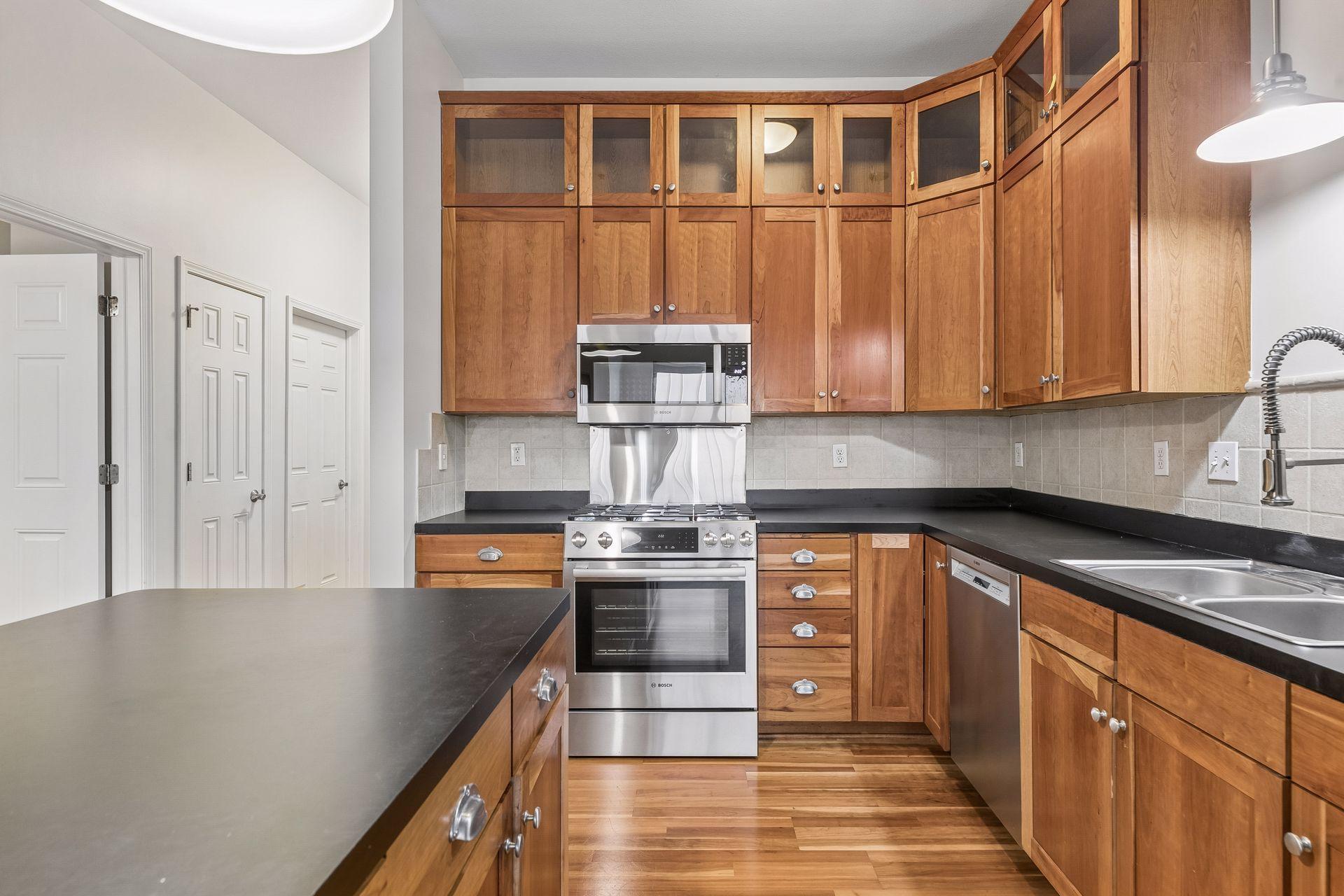 270 4th Street E 307