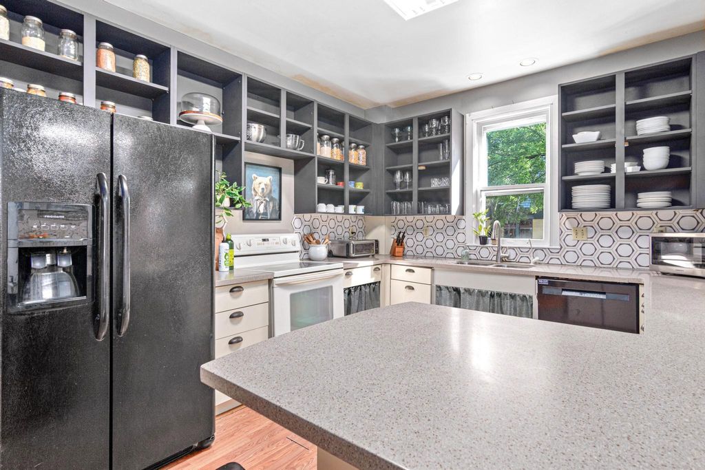 Photo of 742 Holly Avenue, Saint Paul, MN 55104 (MLS # 6809136)