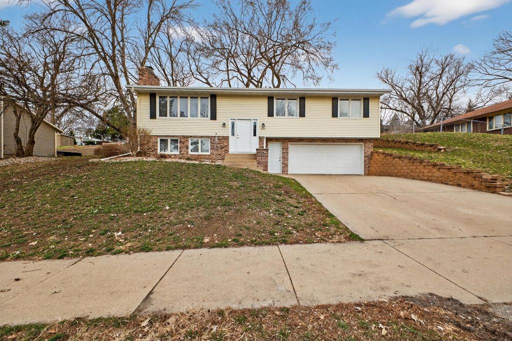 Photo of 641 20th Street NE, Rochester, MN 55906 (MLS # 7047474)