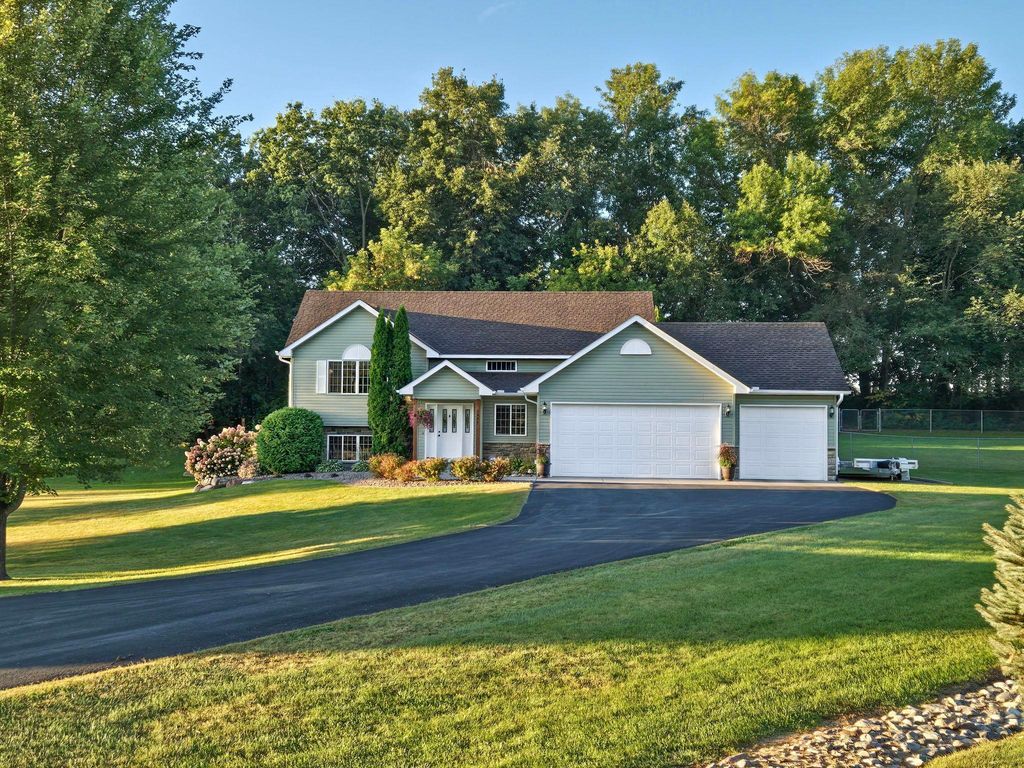Photo of 1445 Highway 25 S, Buffalo, MN 55313 (MLS # 6811909)