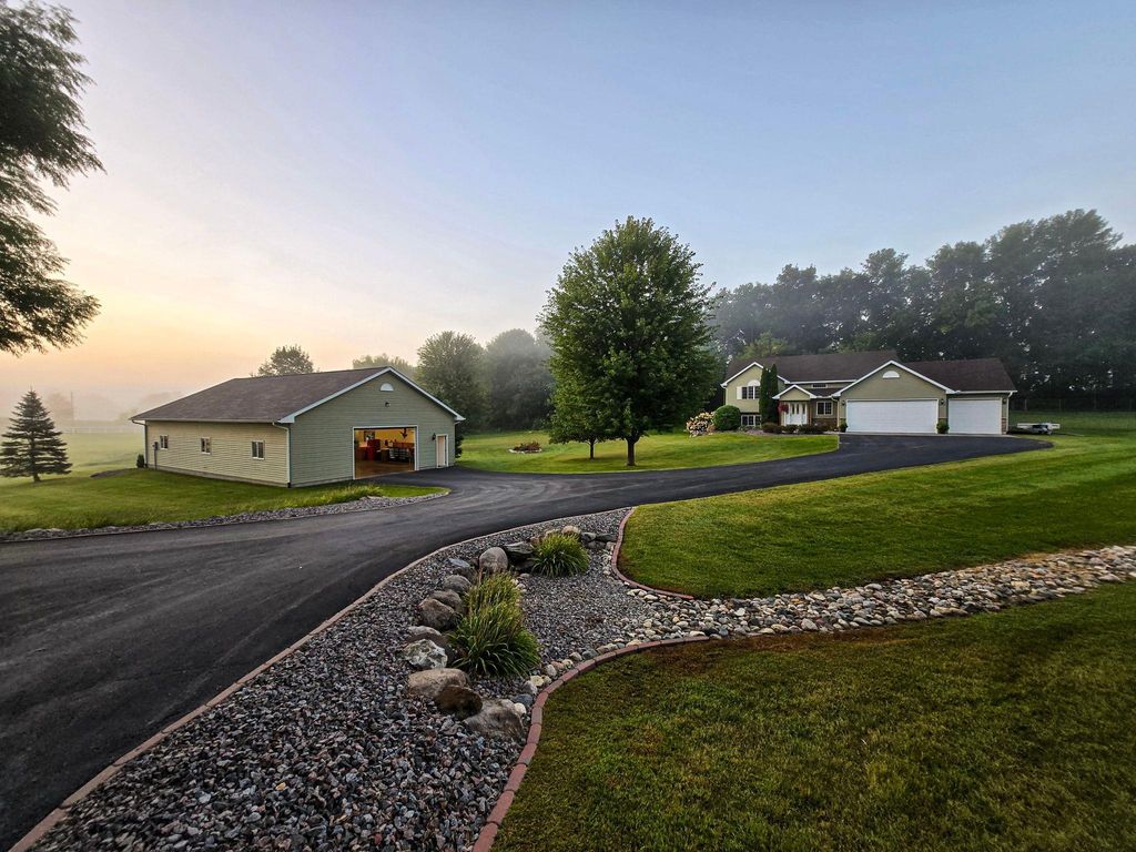 Photo of 1445 Highway 25 S, Buffalo, MN 55313 (MLS # 6811909)