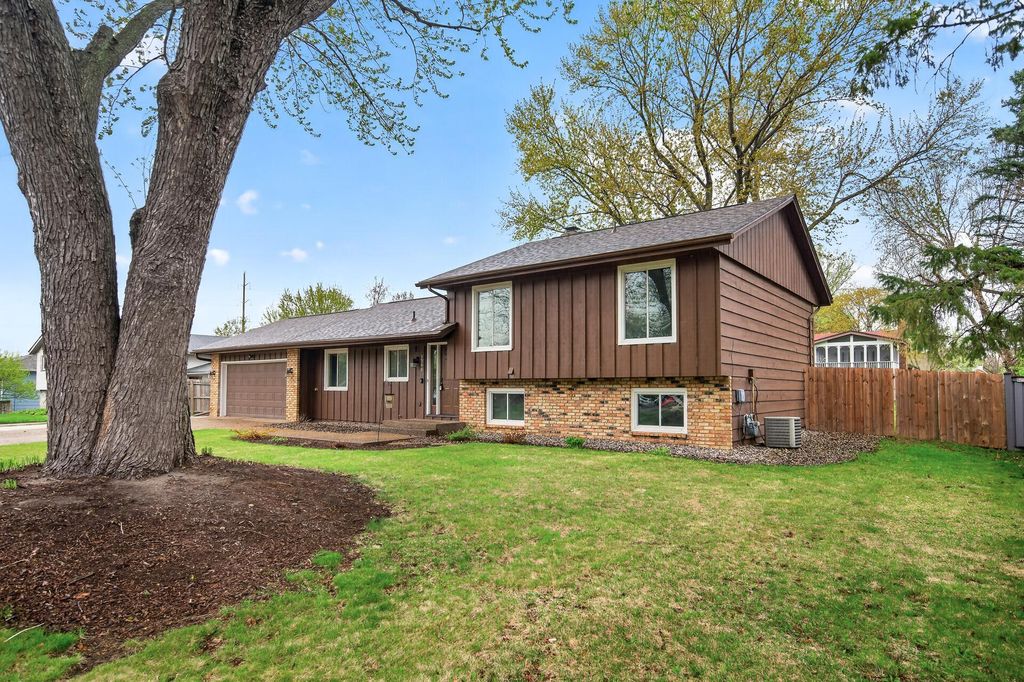 Photo of 1208 Echo Drive, Burnsville, MN 55337 (MLS # 7049244)