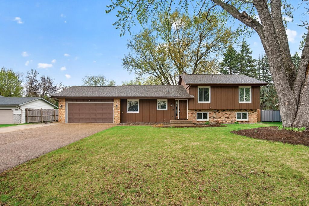 Photo of 1208 Echo Drive, Burnsville, MN 55337 (MLS # 7049244)