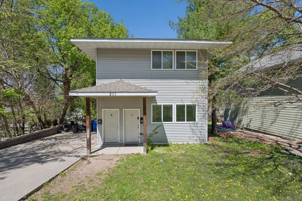 Photo of 211 Belvidere Street E, Saint Paul, MN 55107 (MLS # 7149456)