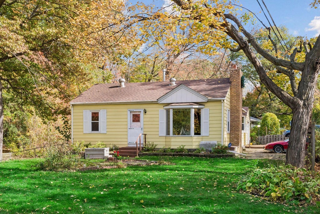 Photo of 4955 Saint Albans Bay Road, Excelsior, MN 55331 (MLS # 7162581)