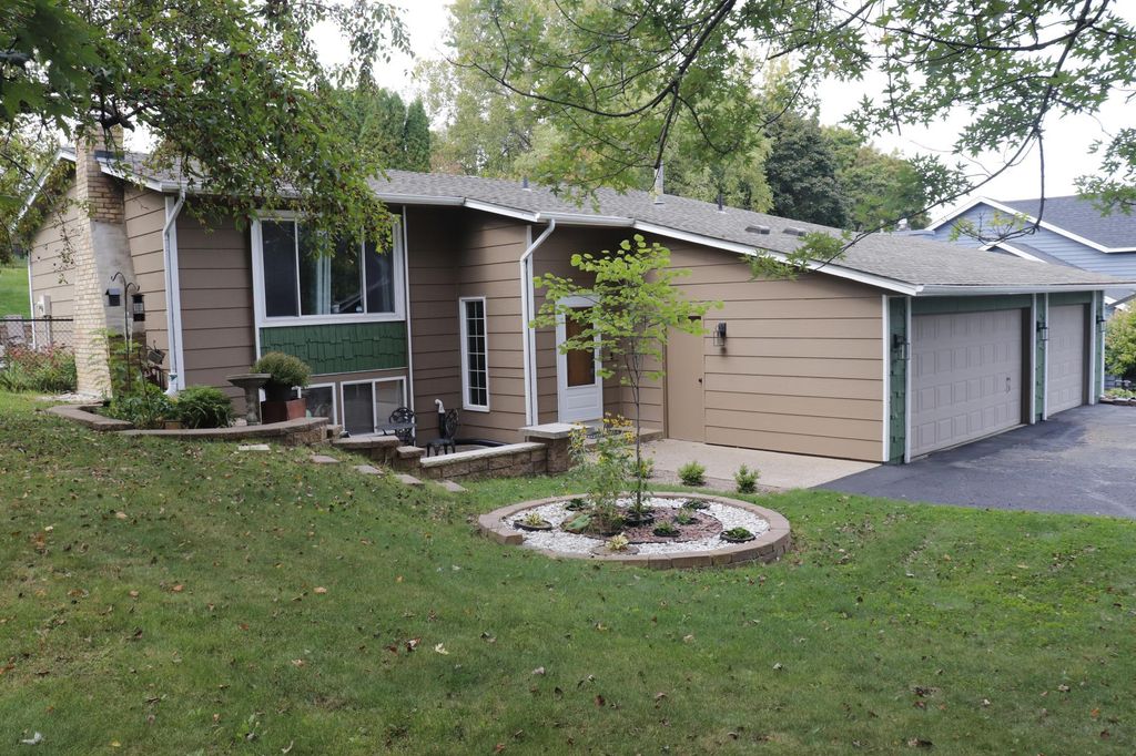 Photo of 12924 16th Avenue S, Burnsville, MN 55337 (MLS # 7043279)