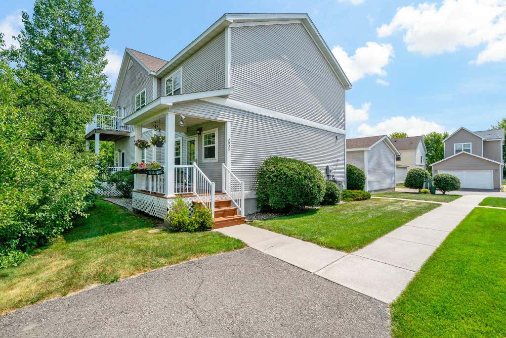 Photo of 2935 Hemingway Drive, Chaska, MN 55318 (MLS # 7120232)