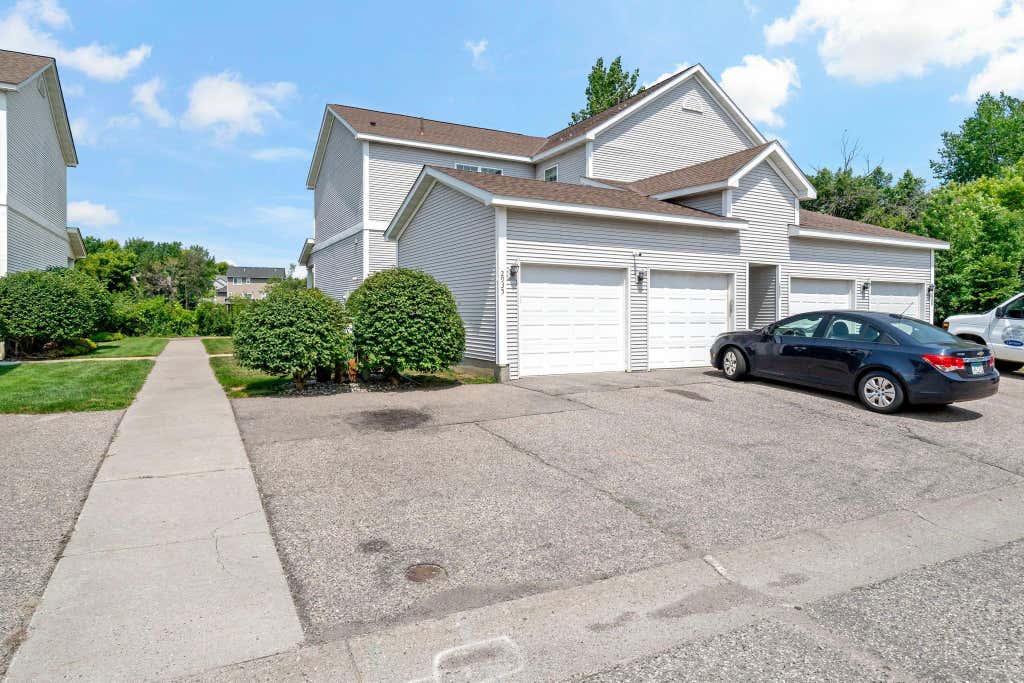 Photo of 2935 Hemingway Drive, Chaska, MN 55318 (MLS # 7120232)