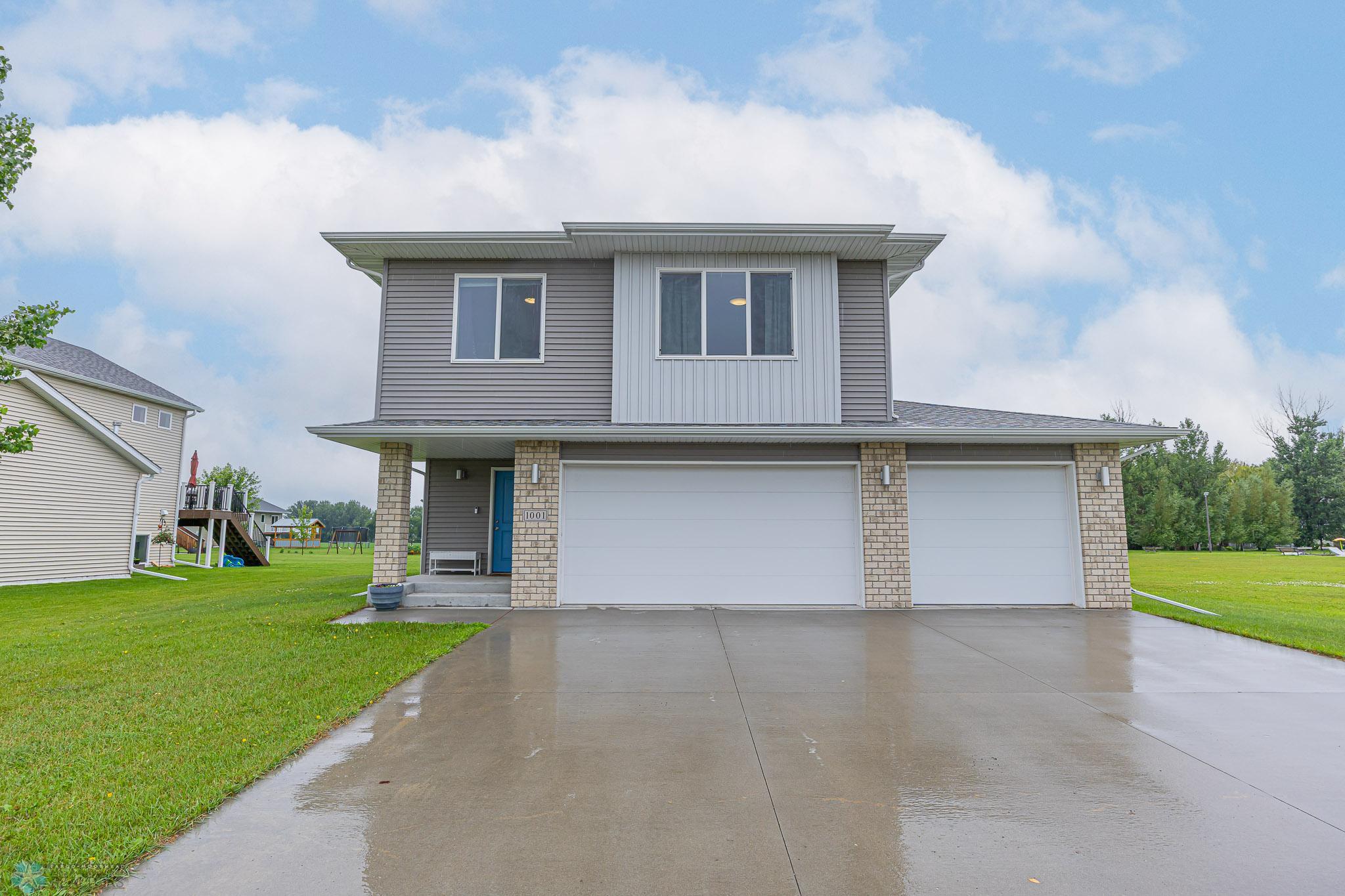 Barnesville, Minnesota 56514, United States, 3 Bedrooms Bedrooms, ,3 BathroomsBathrooms,Residential,Active,257275