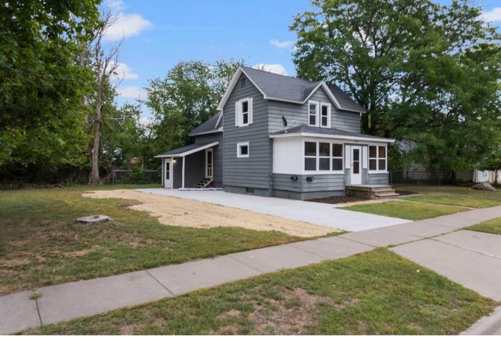 Photo of 524 S Dakota Avenue, New Richmond, WI 54017 (MLS # 7158841)