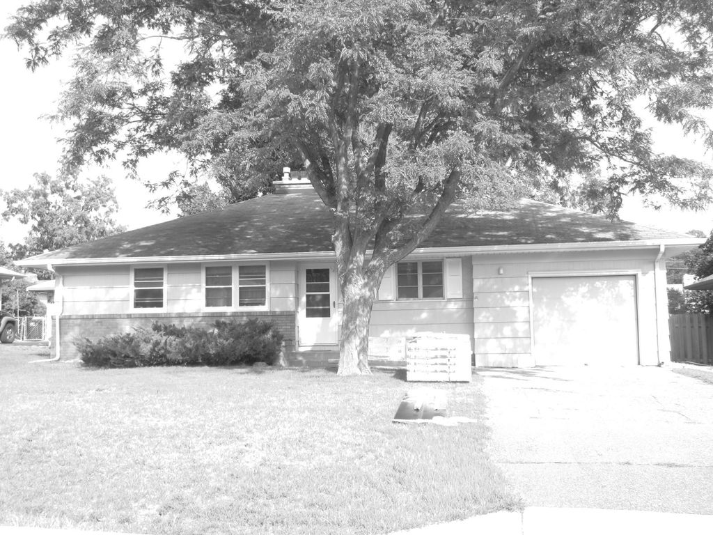 Photo of 605 Park Valley Drive W, Hopkins, MN 55343 (MLS # 7040821)