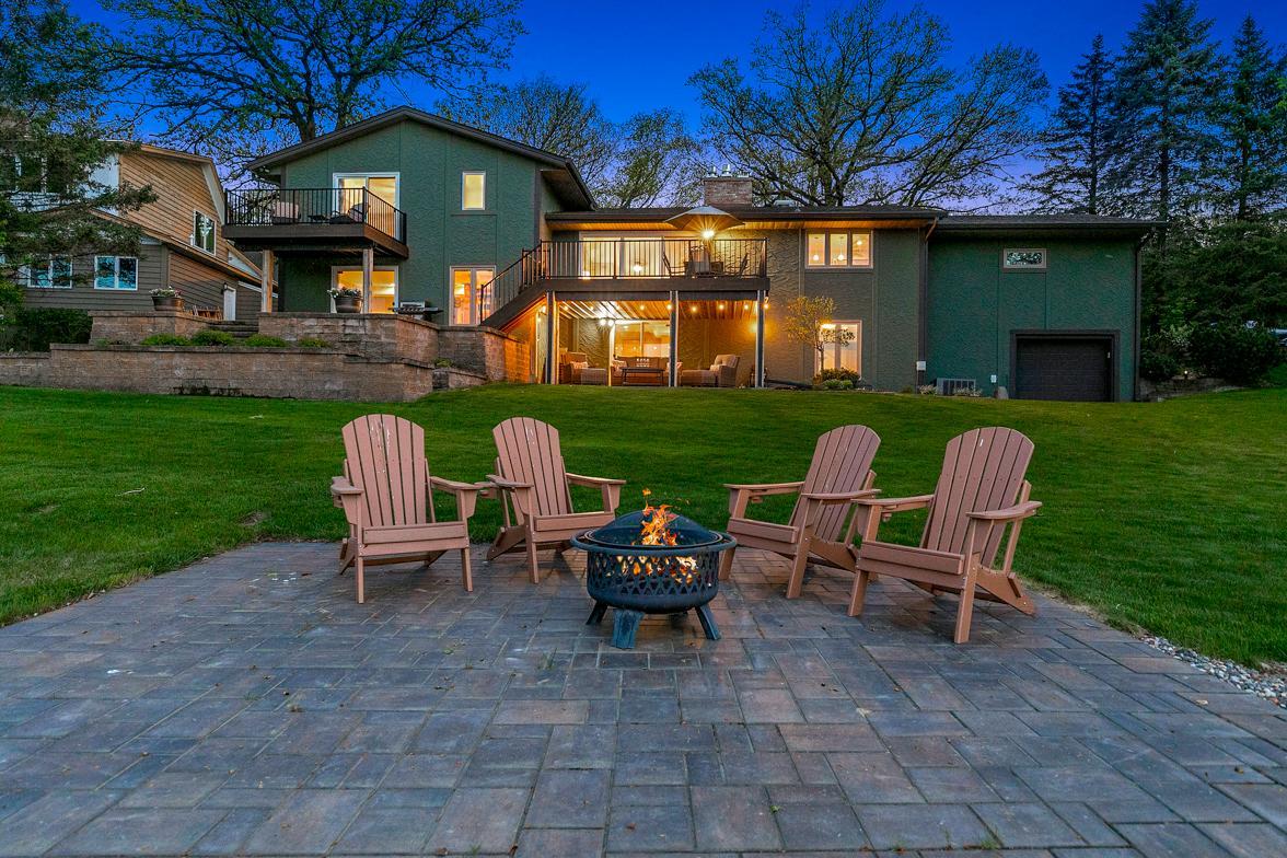 9885 Oak Shore Drive