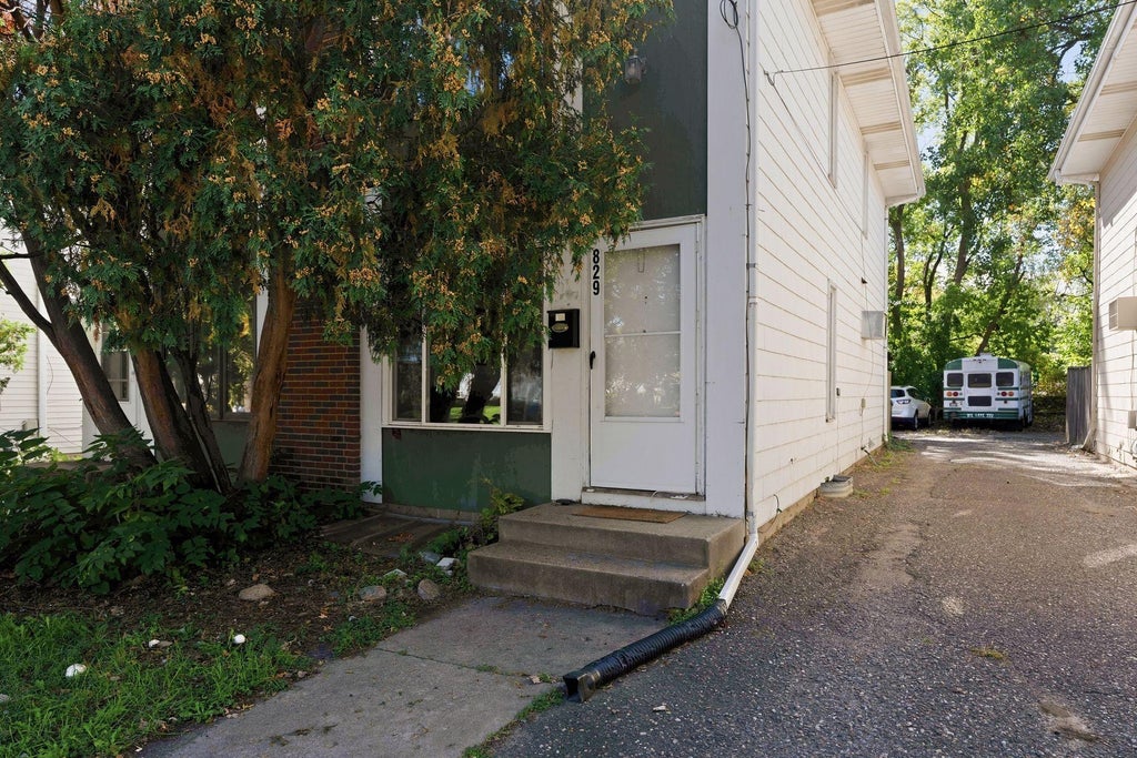 Photo of 827 Weeks Avenue SE, Minneapolis, MN 55414 (MLS # 7155599)