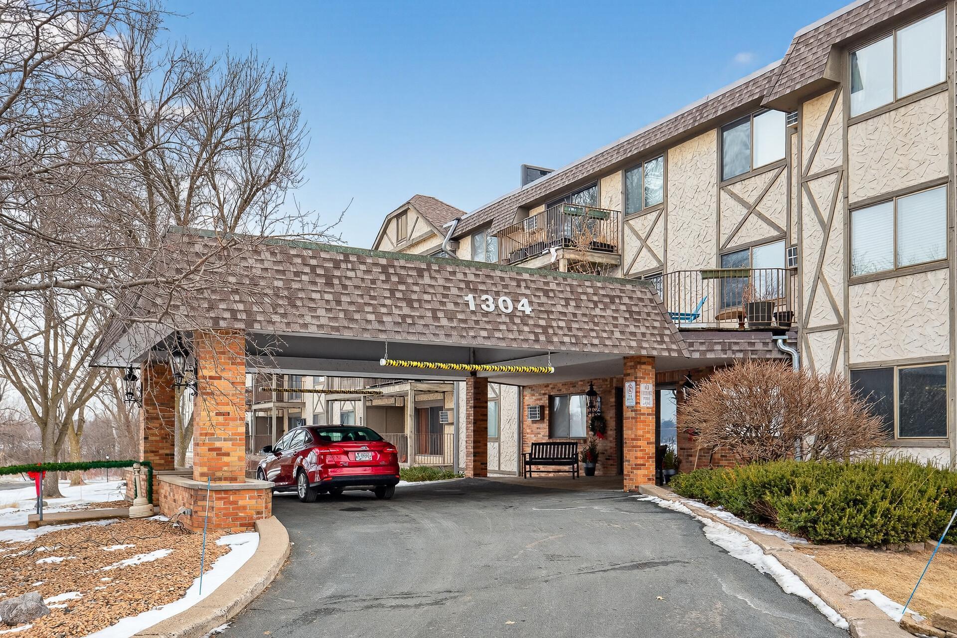 1304 W Medicine Lake Drive 119