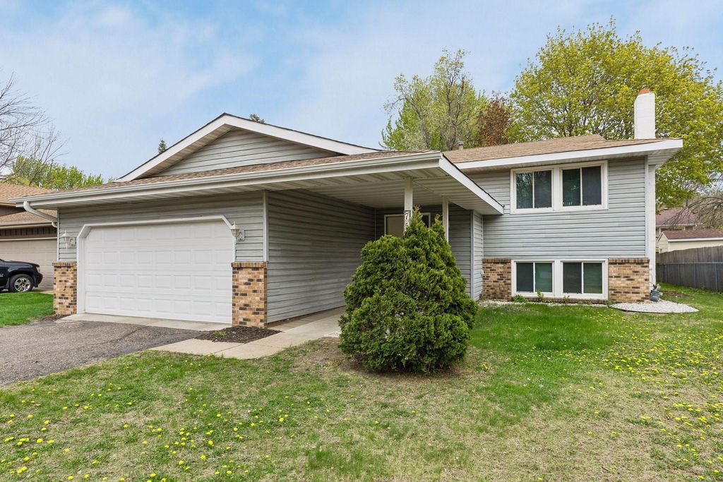 Photo of 7516 Louisiana Avenue N, Brooklyn Park, MN 55428 (MLS # 7066652)