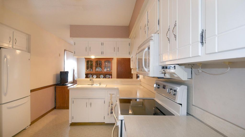 Photo of 9608 Toledo Road, Bloomington, MN 55437 (MLS # 7041968)