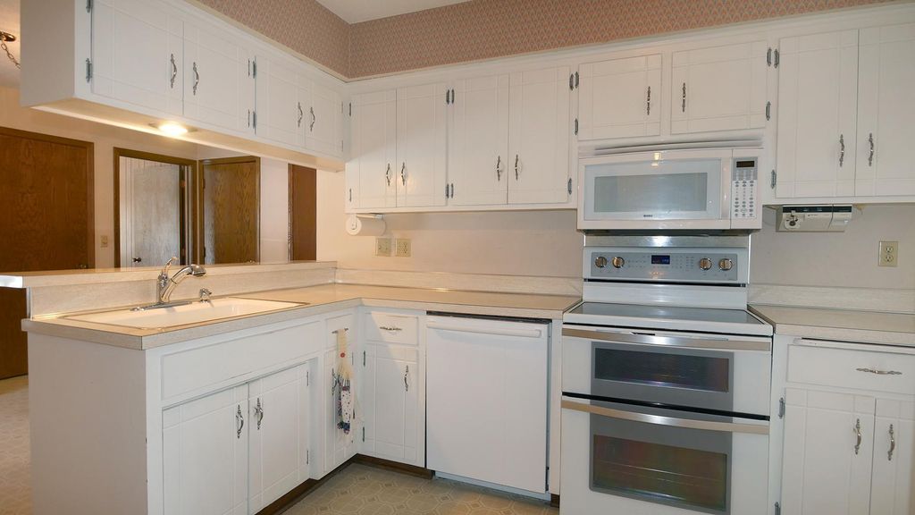 Photo of 9608 Toledo Road, Bloomington, MN 55437 (MLS # 7041968)