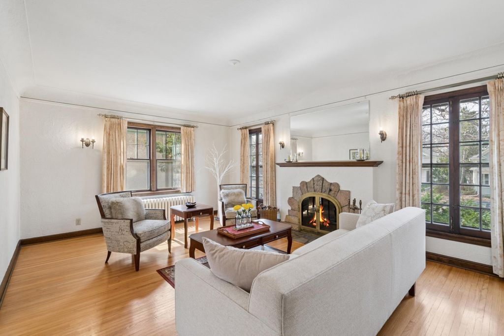 Photo of 49 Sheridan Avenue S, Minneapolis, MN 55405 (MLS # 7022264)