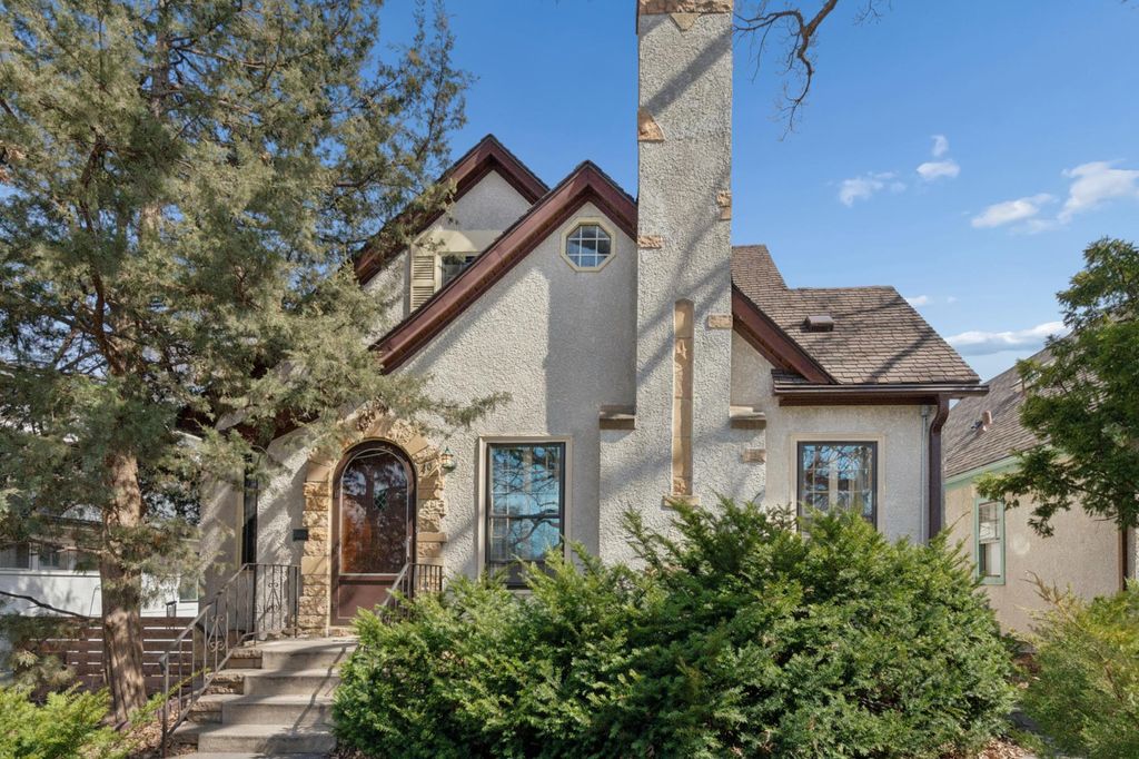 Photo of 49 Sheridan Avenue S, Minneapolis, MN 55405 (MLS # 7022264)