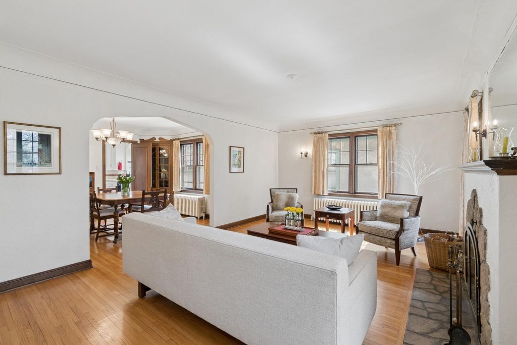 Photo of 49 Sheridan Avenue S, Minneapolis, MN 55405 (MLS # 7022264)