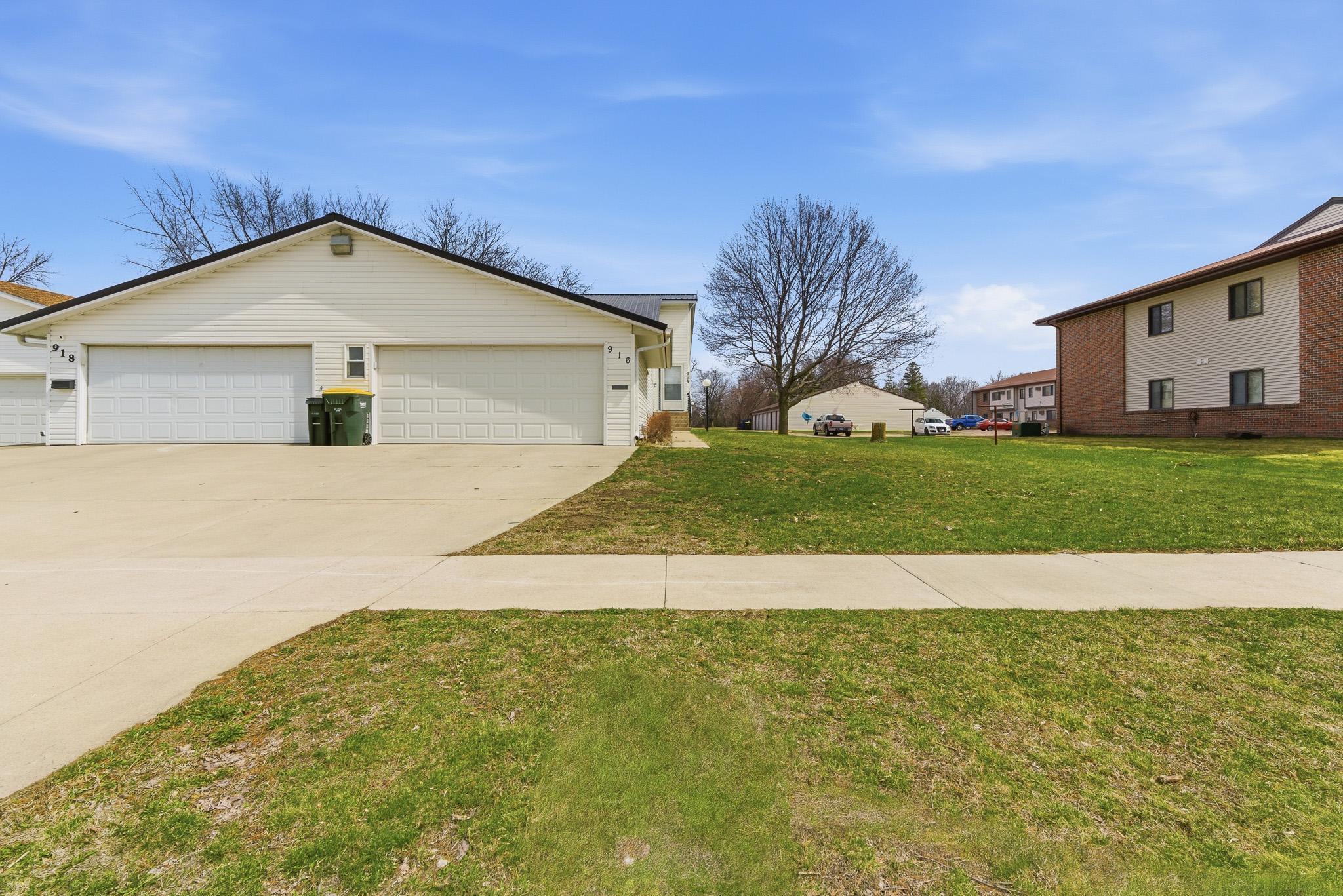 916 Armstrong Boulevard N