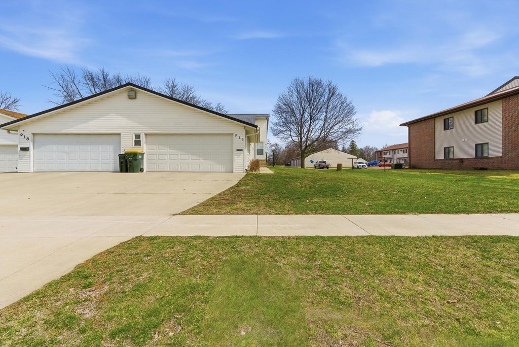 Photo of 916 Armstrong Boulevard N, Saint James, MN 56081 (MLS # 7063995)