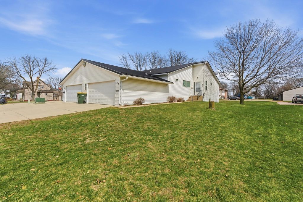 Photo of 916 Armstrong Boulevard N, Saint James, MN 56081 (MLS # 7063995)
