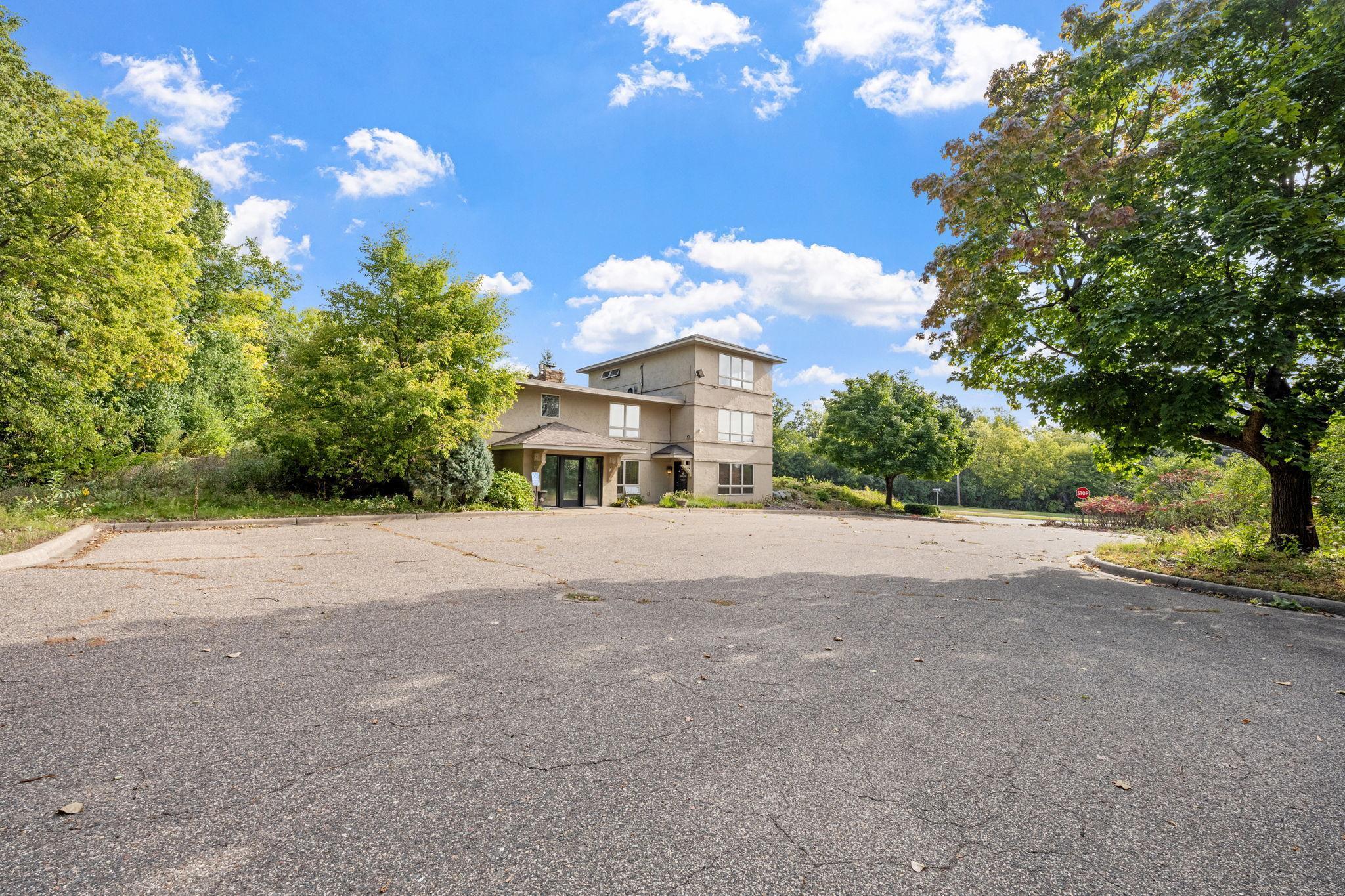 3345 Lexington Avenue S 301