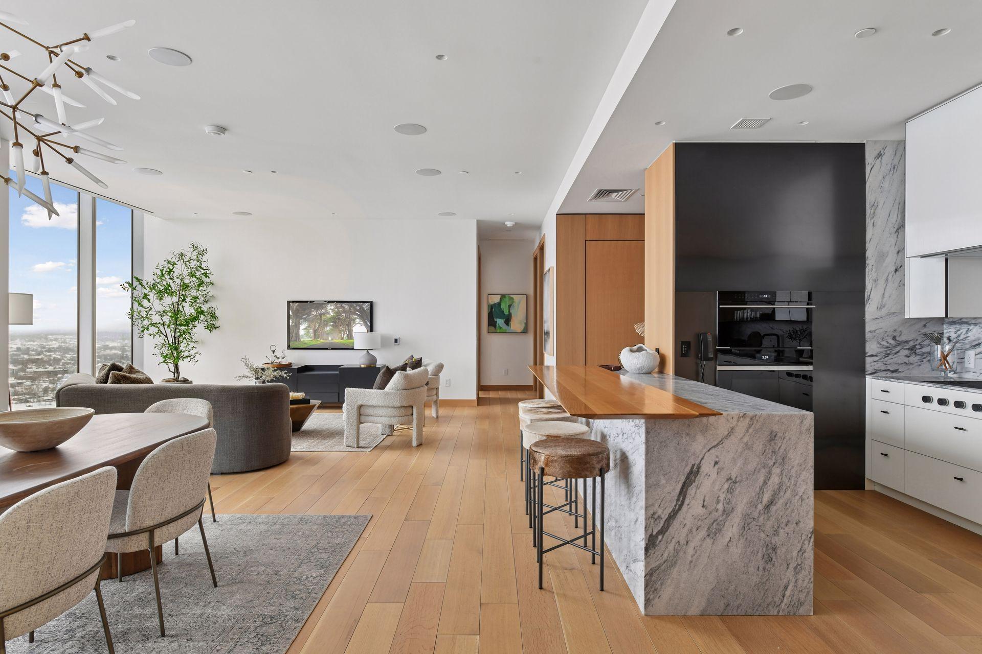 255 Hennepin Avenue 3304