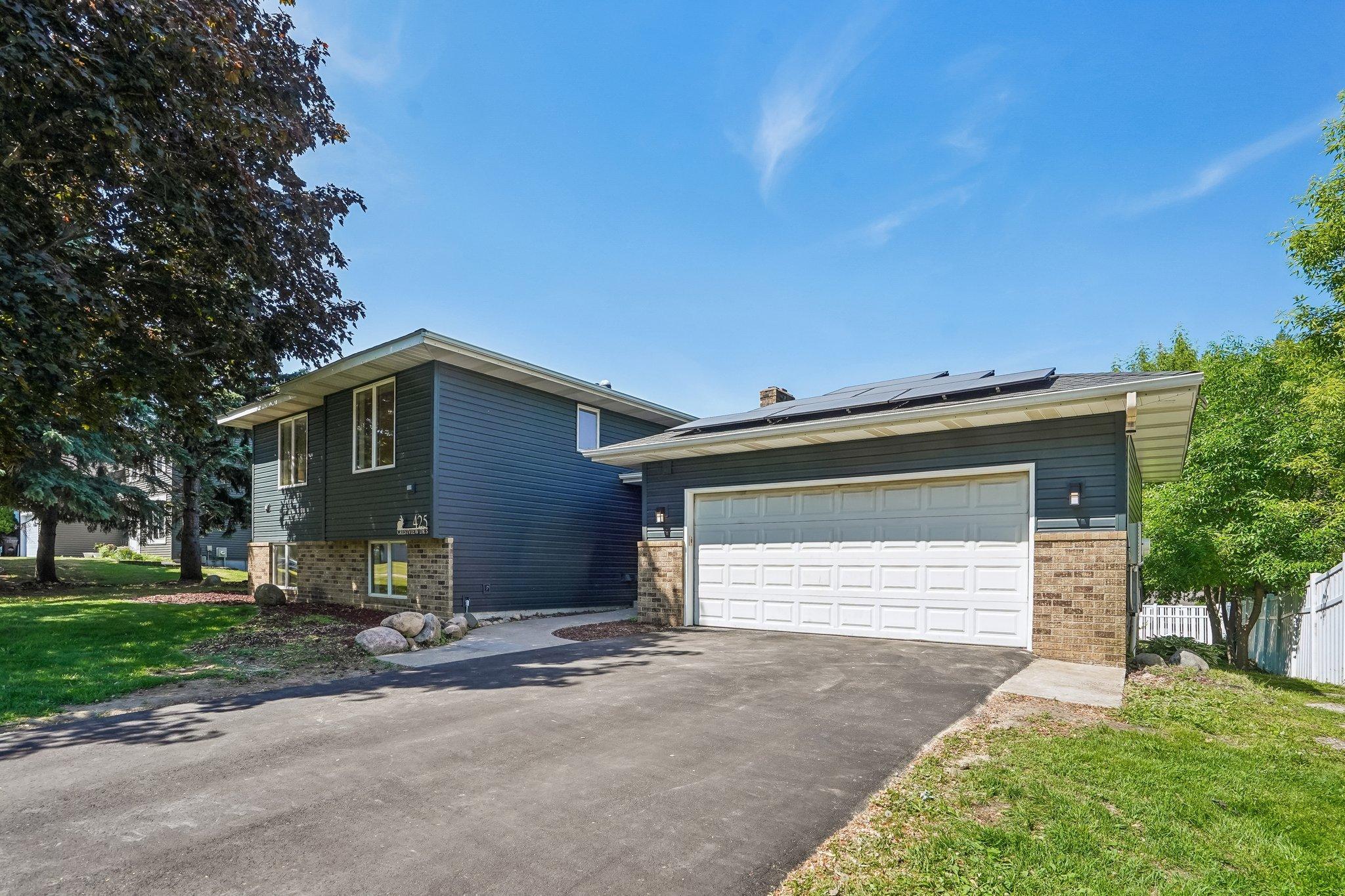 425 Crestview Drive S