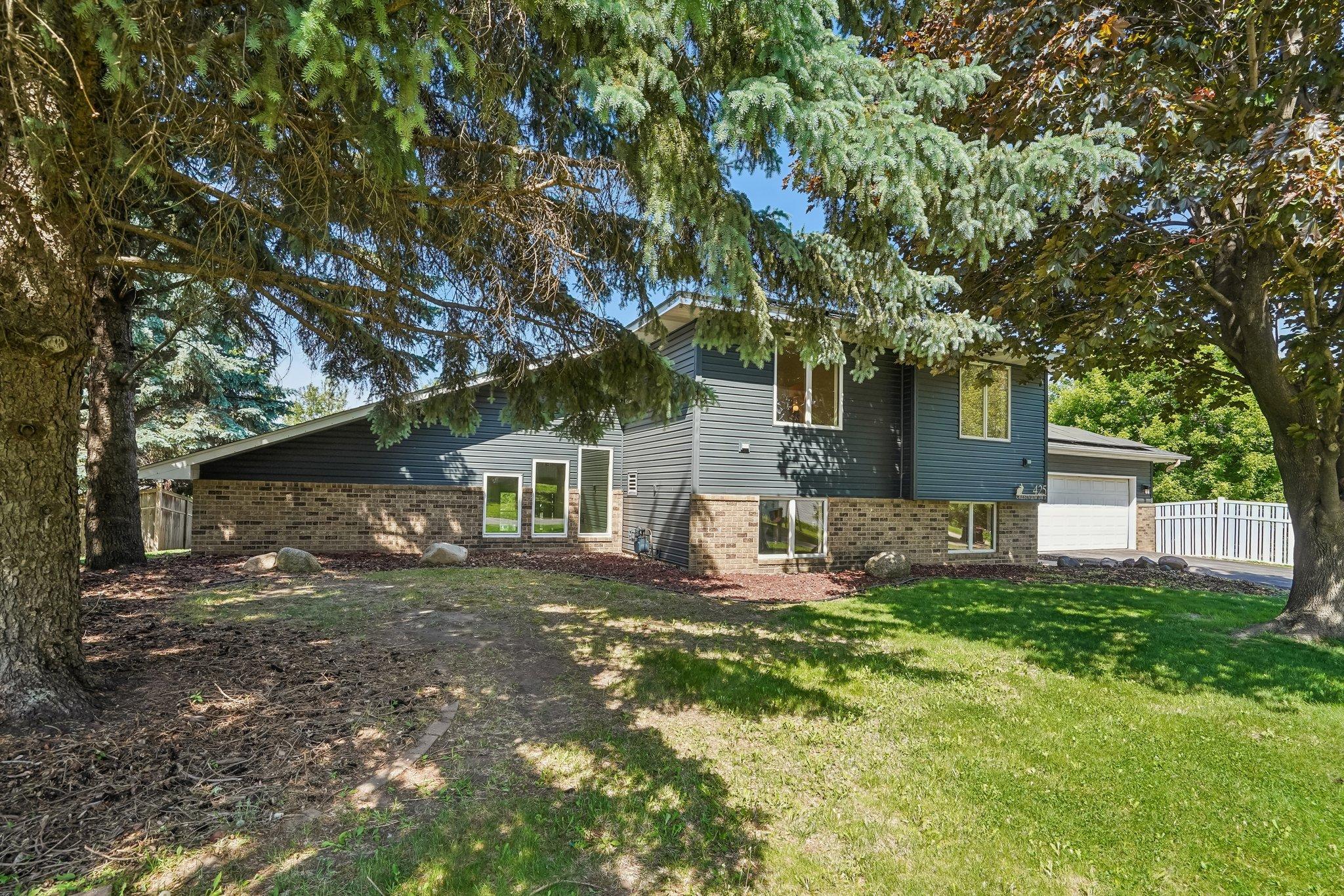 425 Crestview Drive S