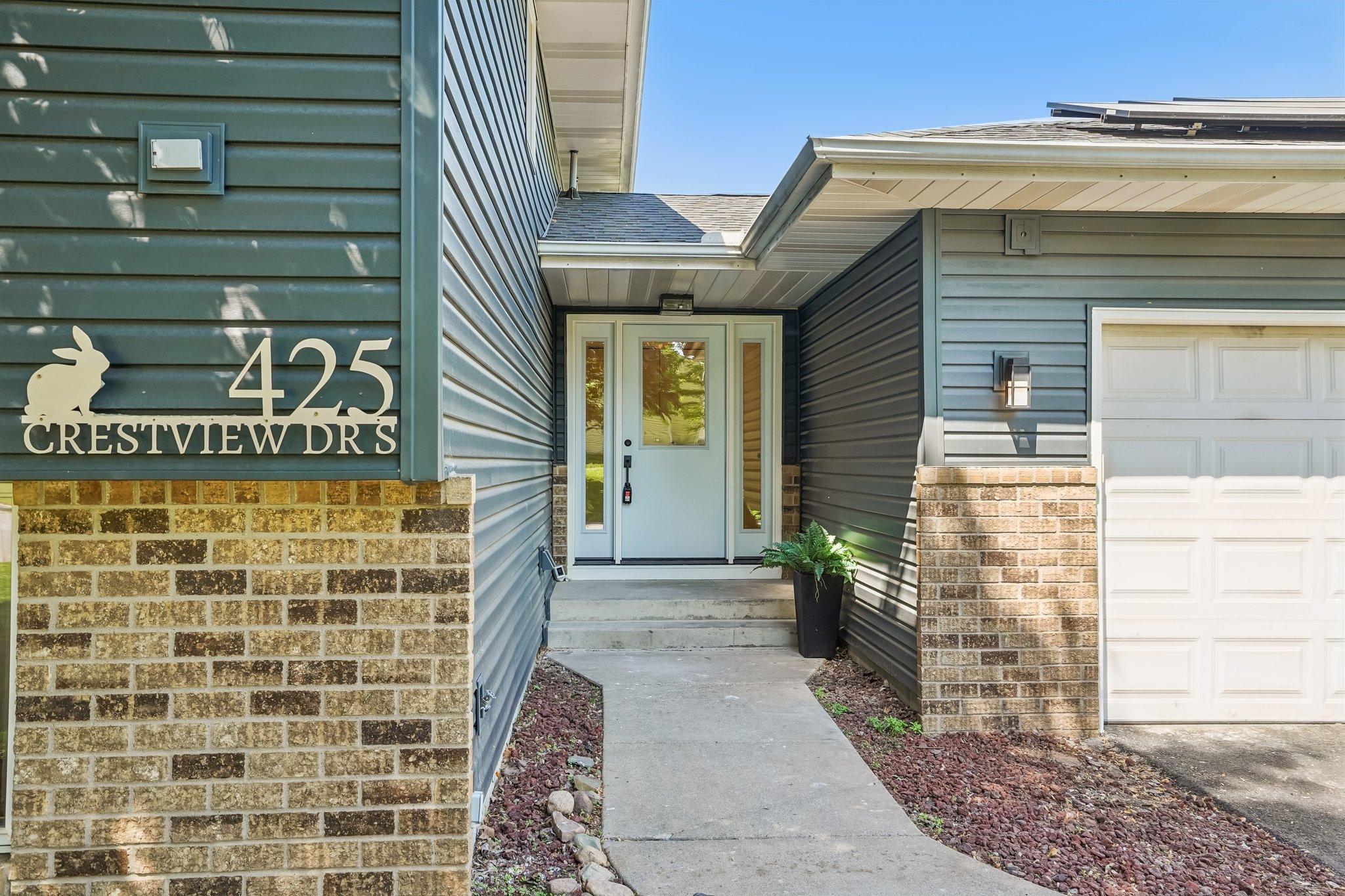 425 Crestview Drive S