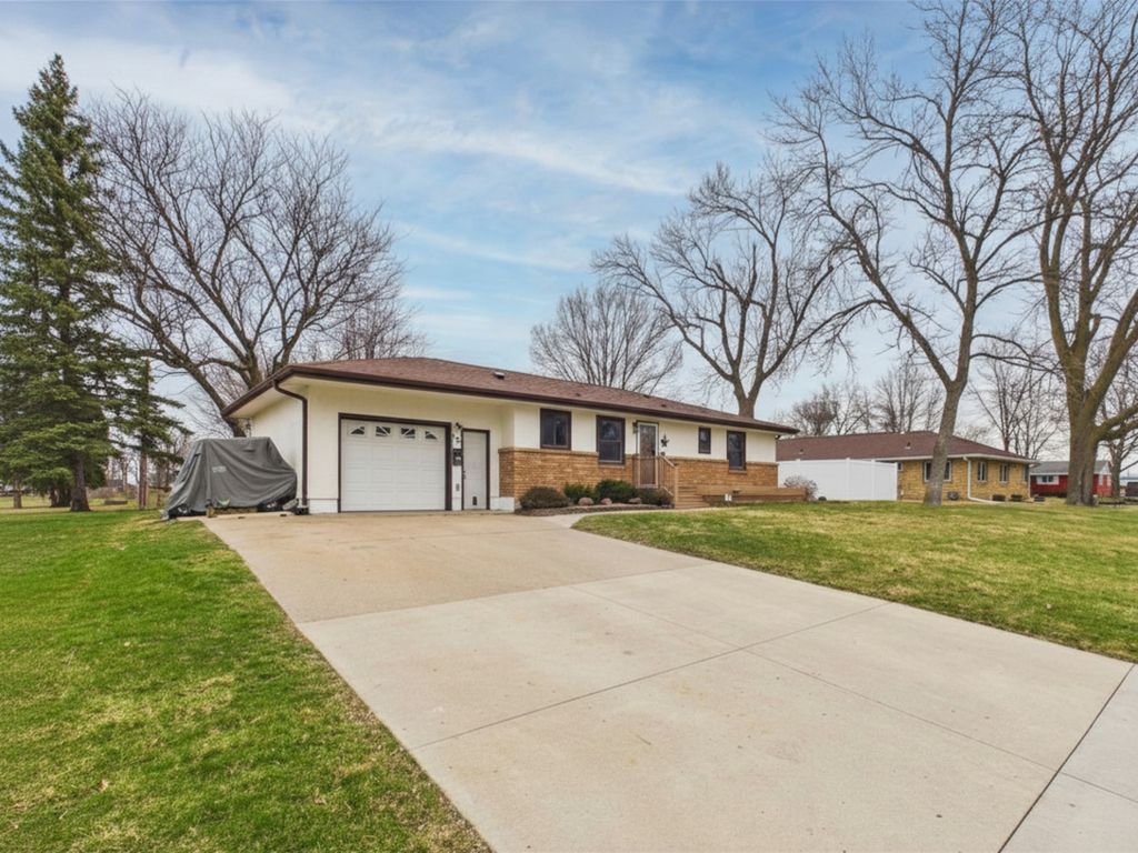 Photo of 207 Inner Drive, Montgomery, MN 56069 (MLS # 7034185)