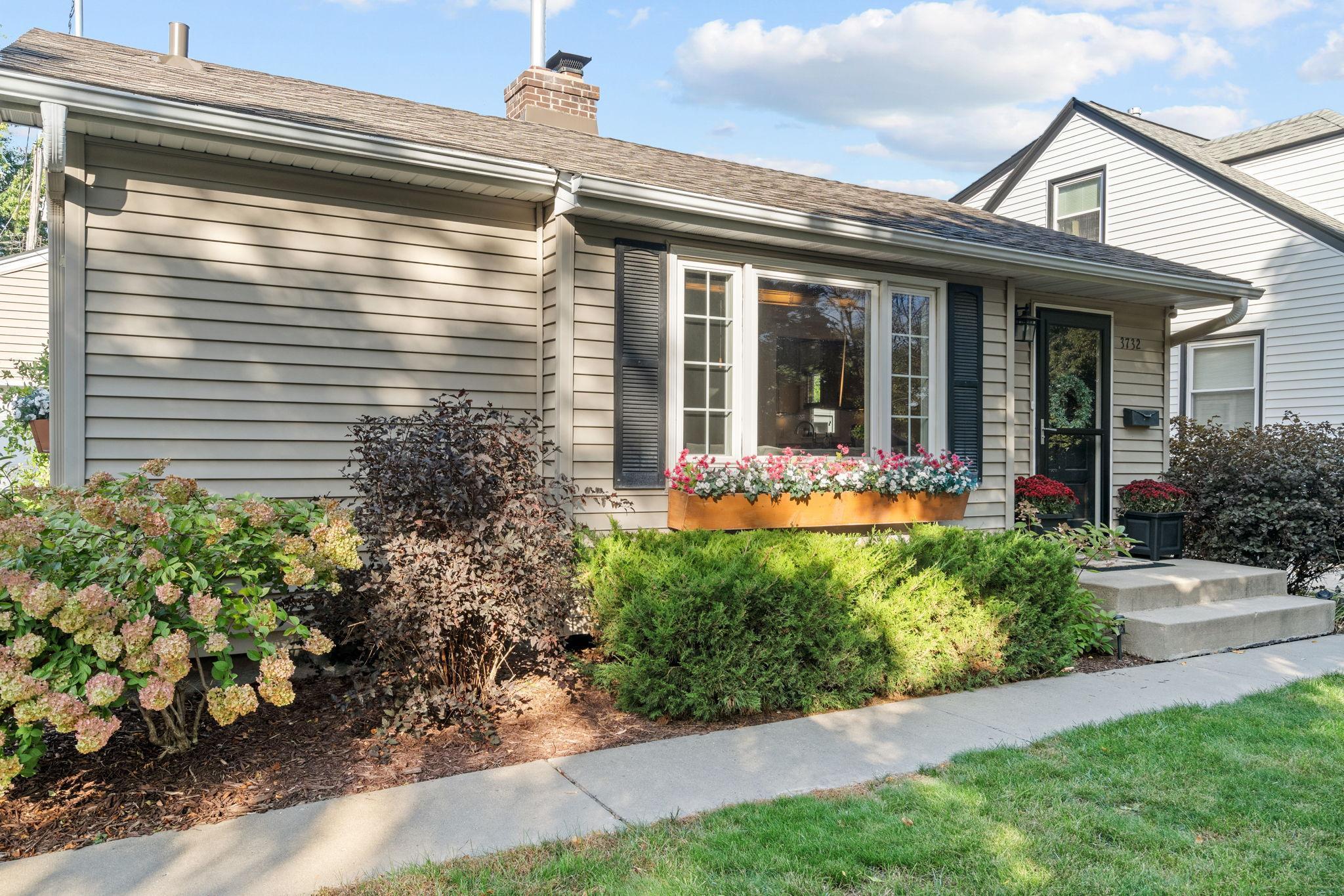 3732 Quebec Avenue S